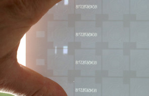 Laserserienummer i sikkerhetspapir